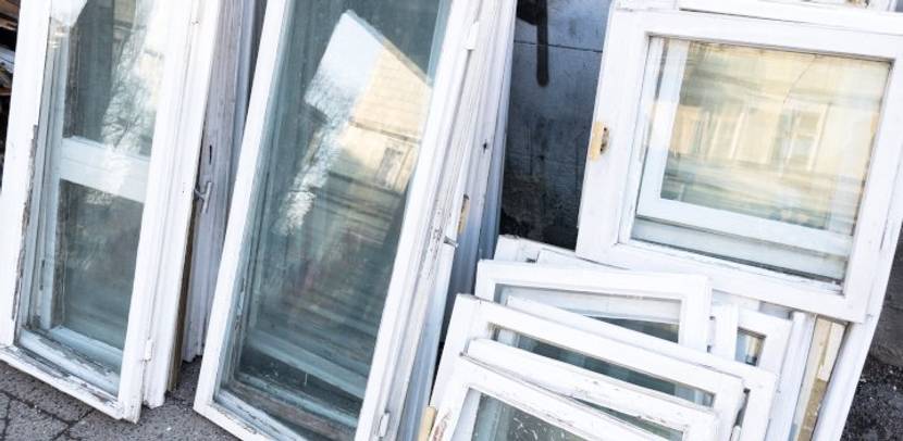 Zu den effektivsten Modernisierungsmaßnahmen gehört der Austausch alter und undichter Fenster sowie Türen. Mit einer KfW-Förderung lassen sich die Kosten reduzieren.