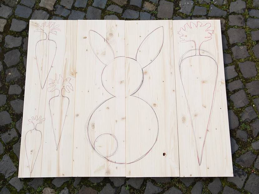 Zeichnungen auf das Holz übertragen