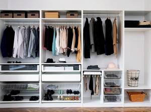 zusammenziehen-kleiderschrank